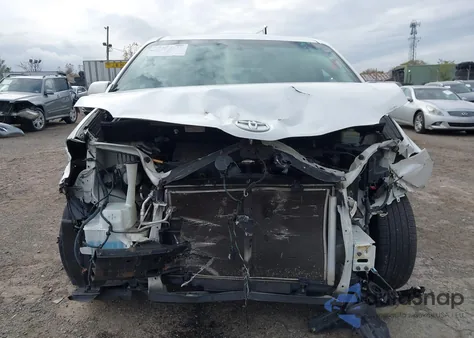 2015 Toyota Sienna Xle Premium 7 Passenger z USA, uszkodzony, nr VIN 5TDDK3DC6FS117993